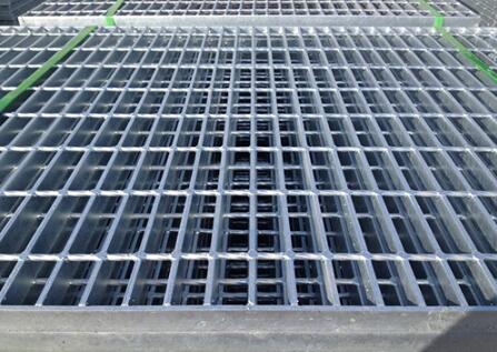 鍍鋅格柵板在安裝和使用時的注意事項