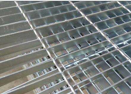 鍍鋅格柵板在安裝時(shí)需要注意的事情